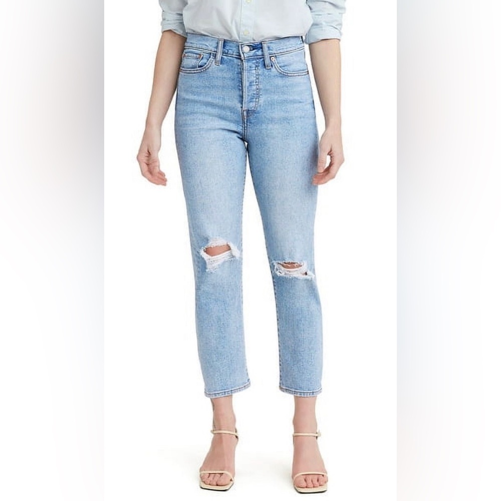 Levi’s wedgie straight crop women Sz 30 distressed highrise lightwash denim jean